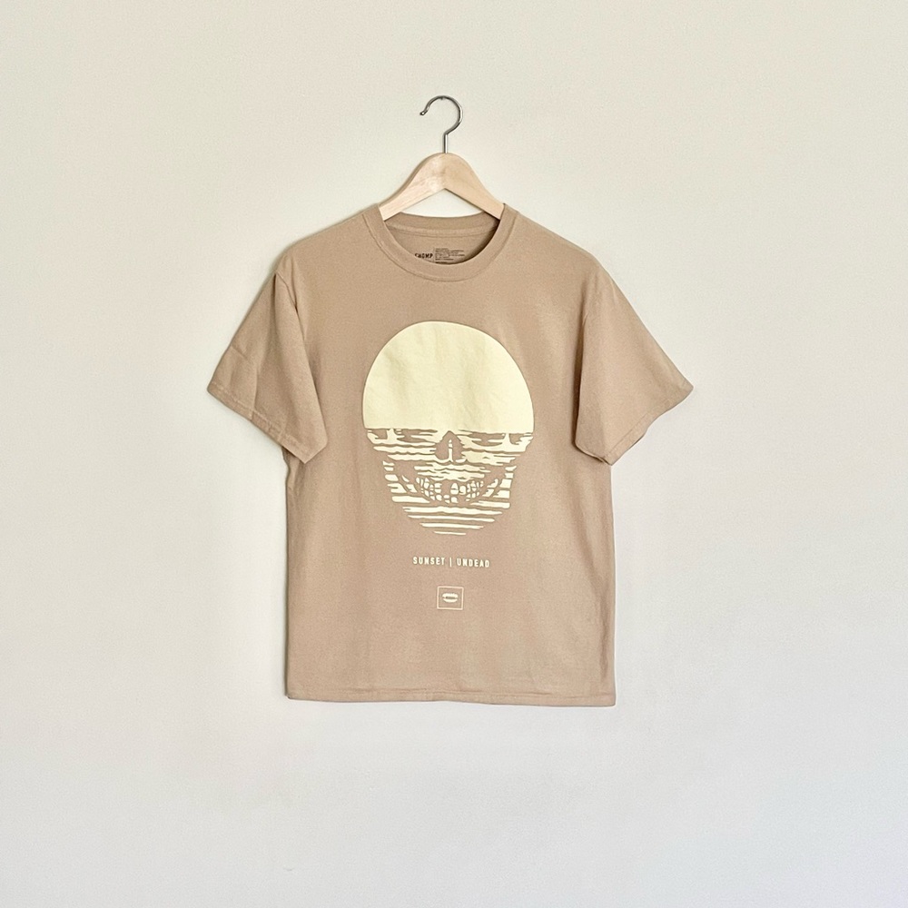 Chomp Brand Sunset Undead Skull Graphic Tan T Shirt Adult size Medium
